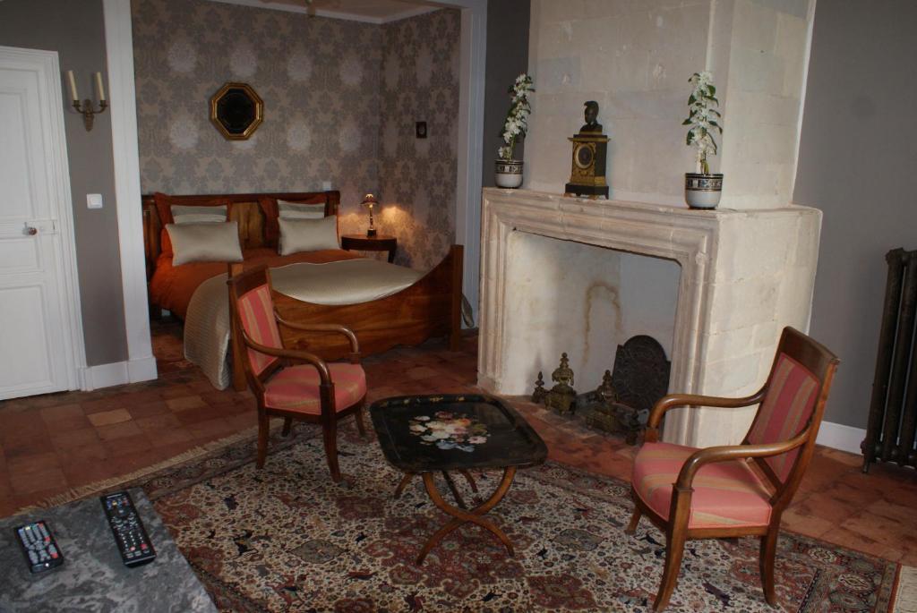 Chateau De La Fresnaye Bed and Breakfast Saint-Aubin-de-Luigné Esterno foto