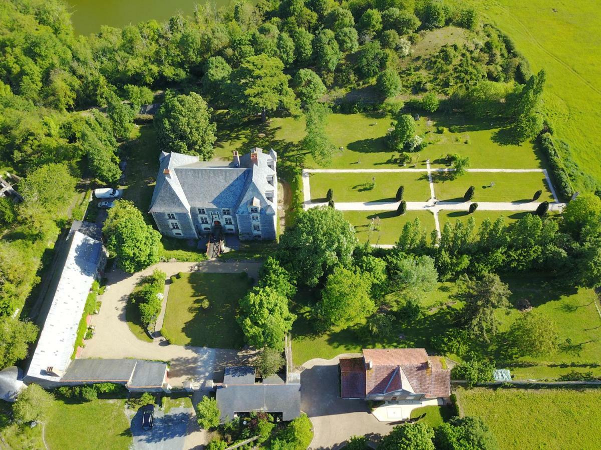 Chateau De La Fresnaye Bed and Breakfast Saint-Aubin-de-Luigné Esterno foto
