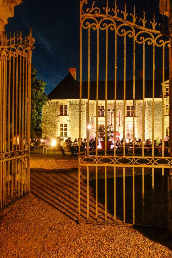 Chateau De La Fresnaye Bed and Breakfast Saint-Aubin-de-Luigné Esterno foto